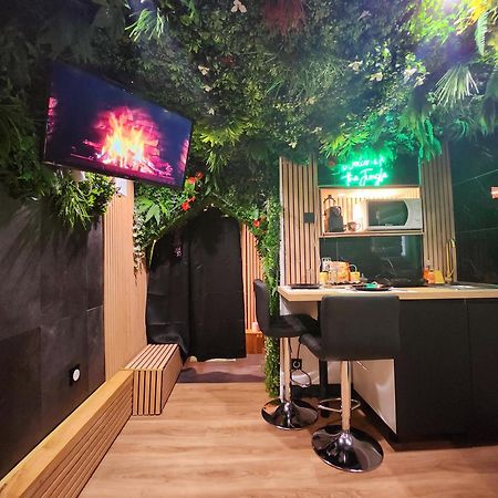Jungle House Avec Jacuzzi A 10 Min De Disneyland -Taille Chambre- Conde-Sainte-Libiaire エクステリア 写真