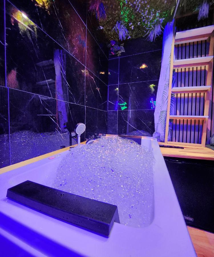 Jungle House Avec Jacuzzi A 10 Min De Disneyland -Taille Chambre- Conde-Sainte-Libiaire エクステリア 写真