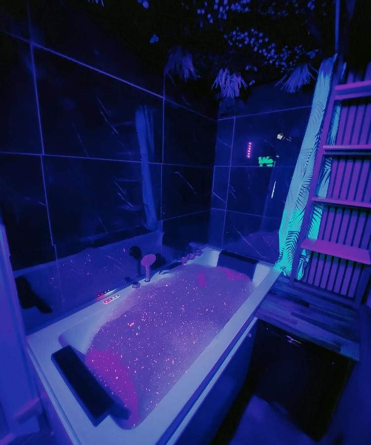 Jungle House Avec Jacuzzi A 10 Min De Disneyland -Taille Chambre- Conde-Sainte-Libiaire エクステリア 写真